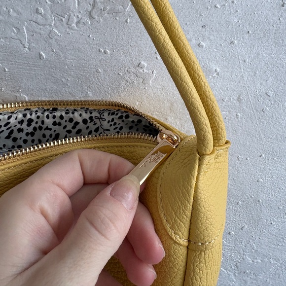 New Anthropologie Mali + lili convertible sling bag yellow faux leather - Picture 6 of 8